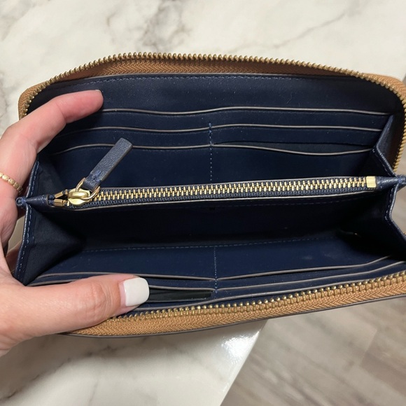 Tory Burch wallet - Picture 2 of 2